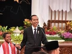 Masih Ingat Joni? Sang Pemanjat Tiang Bendera? Kini Lolos Seleksi Masuk TNI
