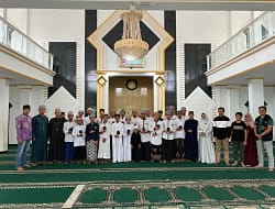 Ramadhan Hari Pertama, Wakil Ketua DPRD Garut Turun Gunung! 80 Mushaf Al-Qur’an Dibagikan ke Hafiz di Pakenjeng-Pamulihan