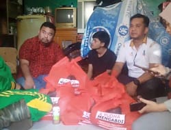 Mak Ida Terjebak Kobaran Api, Diselamatkan Warga Lewat Atap. Kini Harap Uluran Tangan Dermawan
