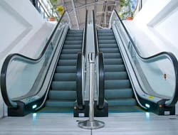Fasilitas Eskalator di Stasiun Pasar Senen Permudah Mobilitas Penumpang Saat Libur Panjang
