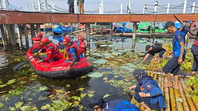 Bersih-Bersih Situ Bagendit dalam Rangka HJG ke-212: Aksi Kolaboratif Bikin Destinasi Semakin Kece!